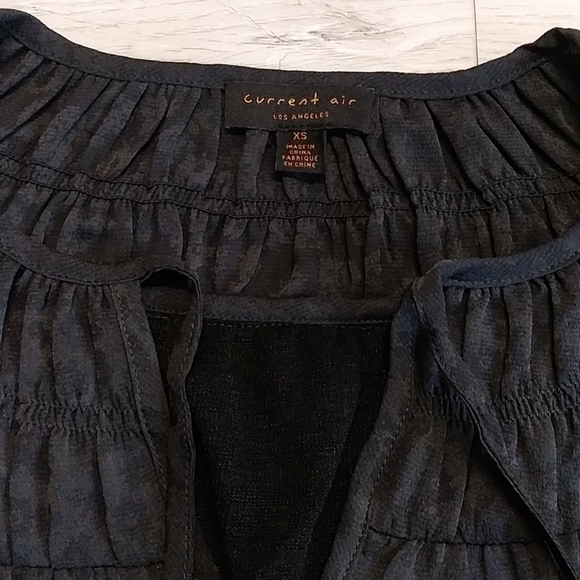 Current Air silky neck line split printed ruffled - Picture 2 of 10